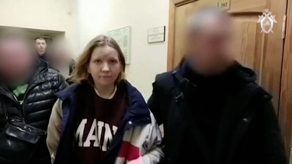 Mladou ženu zadrženou kvůli atentátu na ruského blogera obvinili z terorismu